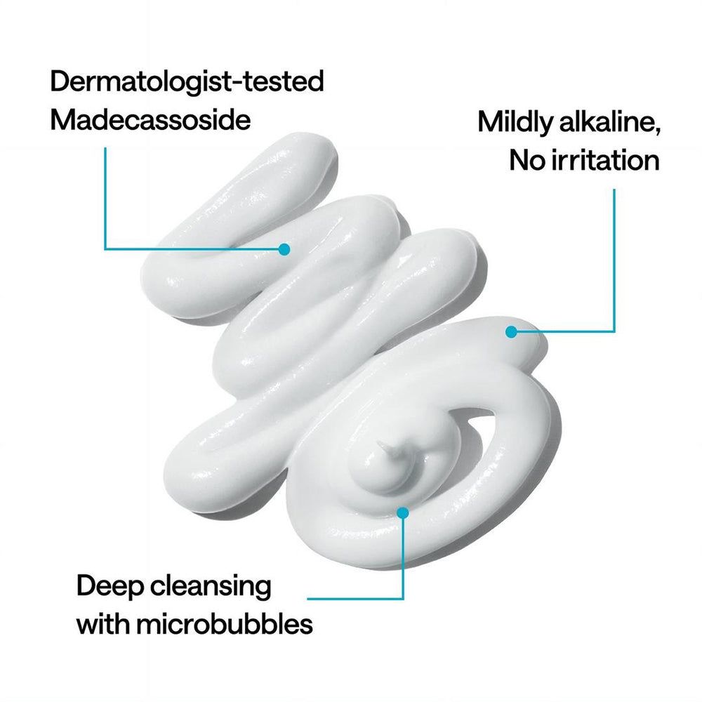 Strisce di crema bianca con testo. Testo: Dermatologicamente testato, Madecassoside, Leggermente alcalino, Nessuna irritazione, Pulizia profonda.