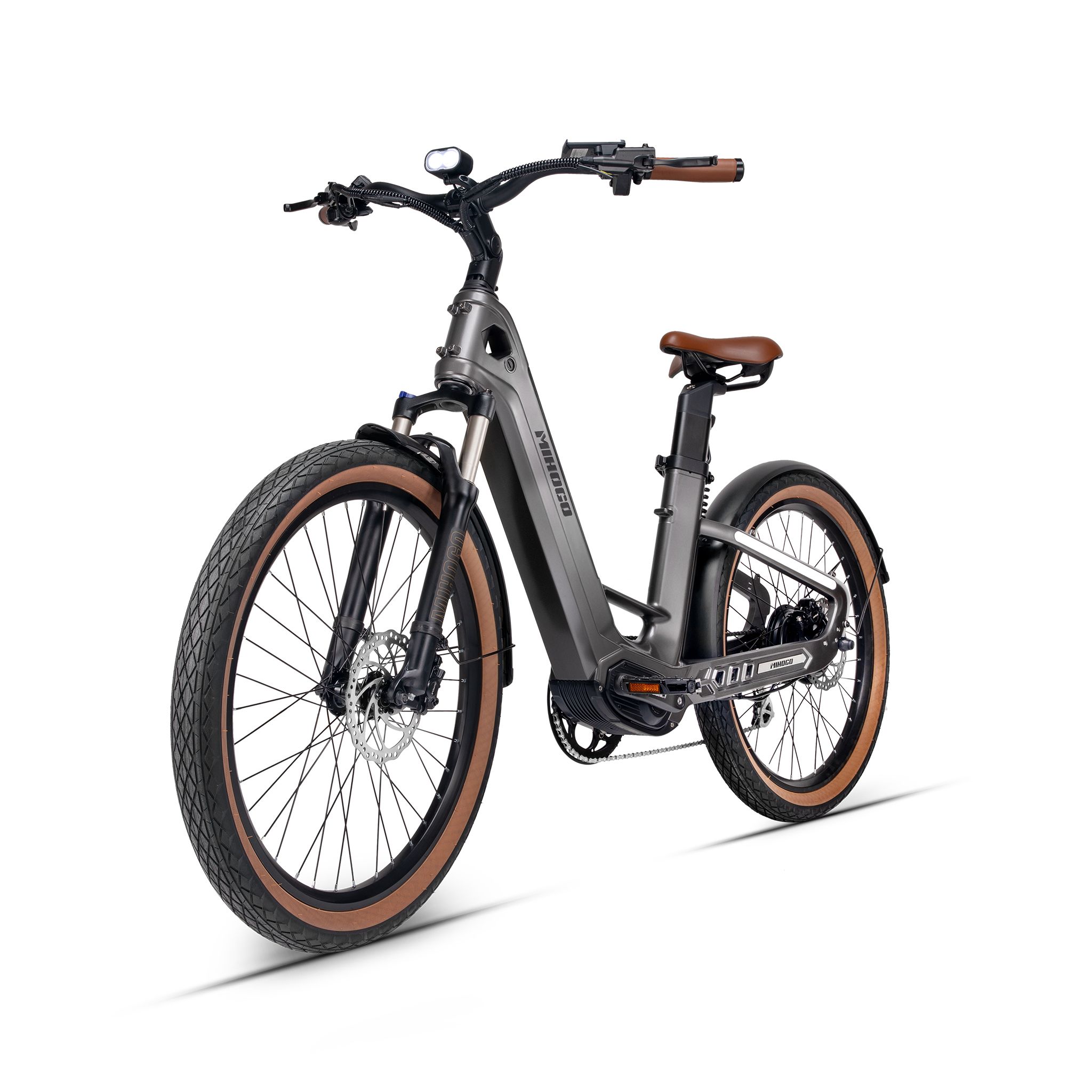 E-bike grigia con pneumatici e sella marroni. Manubrio nero, parafanghi argentati. MIHOGO AIR MAX.