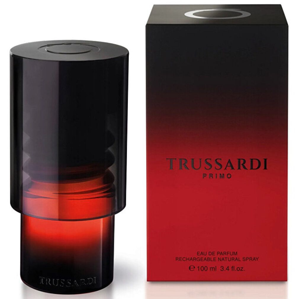 Flacone nero sfumato rosso e confezione nera. Sulla confezione è scritto "Trussardi Primo".