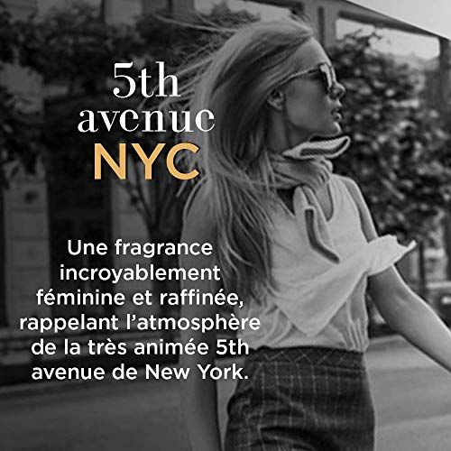 Pubblicità con una donna. Testo: 5th Avenue NYC. Una fragranza incredibilmente femminile e raffinata, che ricorda l'atmosfera della 5th Avenue.
