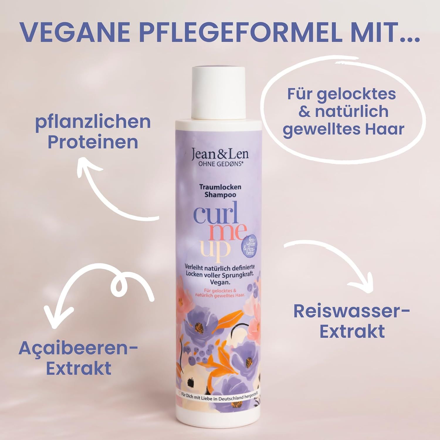 Flacone di shampoo con testo. Testo: Formula vegana per la cura con... proteine vegetali, estratto di bacche di açaí, per capelli ricci e ondulati, estratto di acqua di riso.
