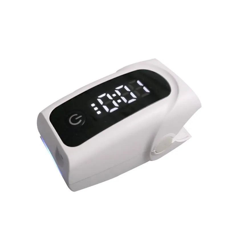 Dispositivo laser bianco con display digitale e luce blu.