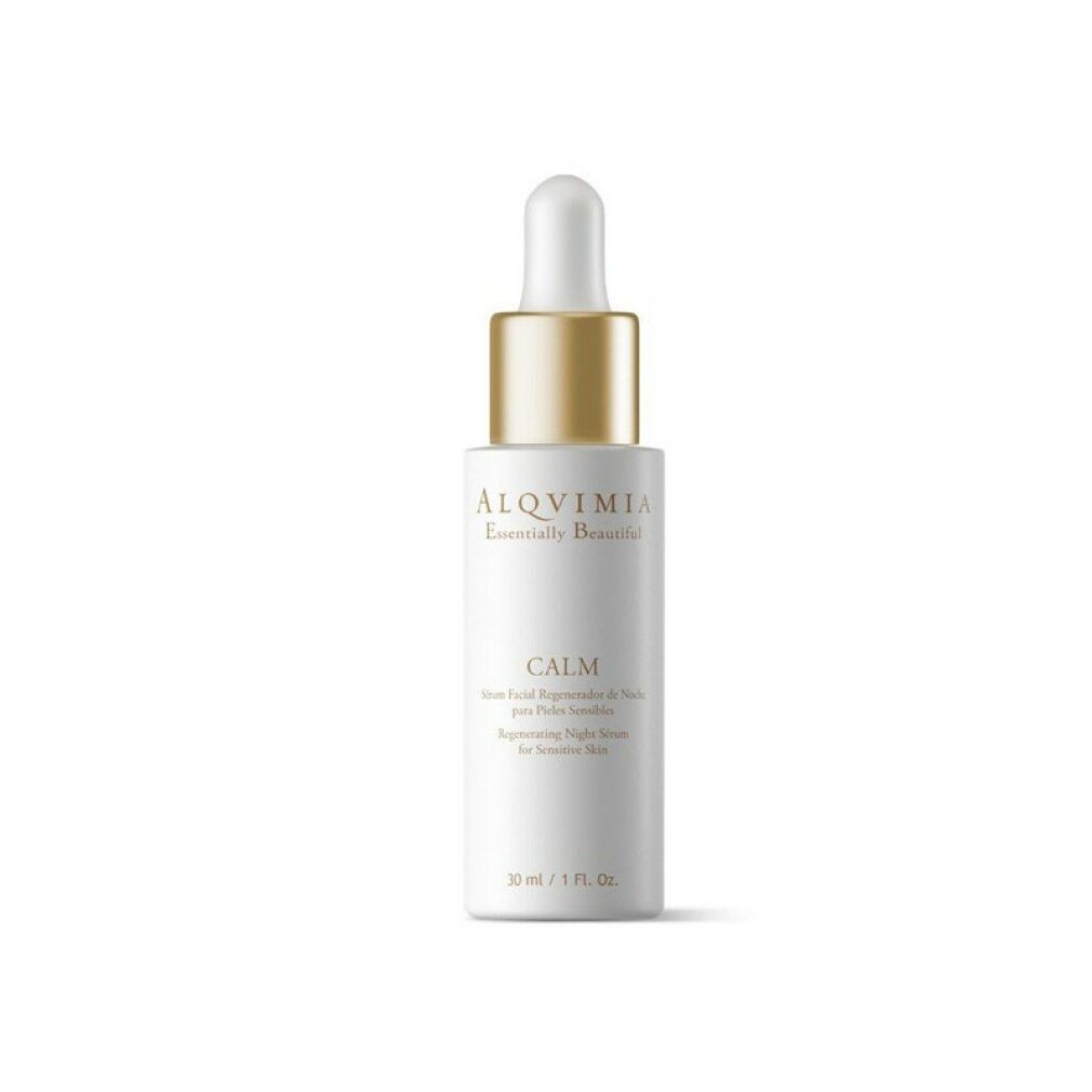 Flacone bianco con tappo dorato e pipetta. Scritta: ALQVIMIA, CALM, Regenerating Night Serum for Sensitive Skin.