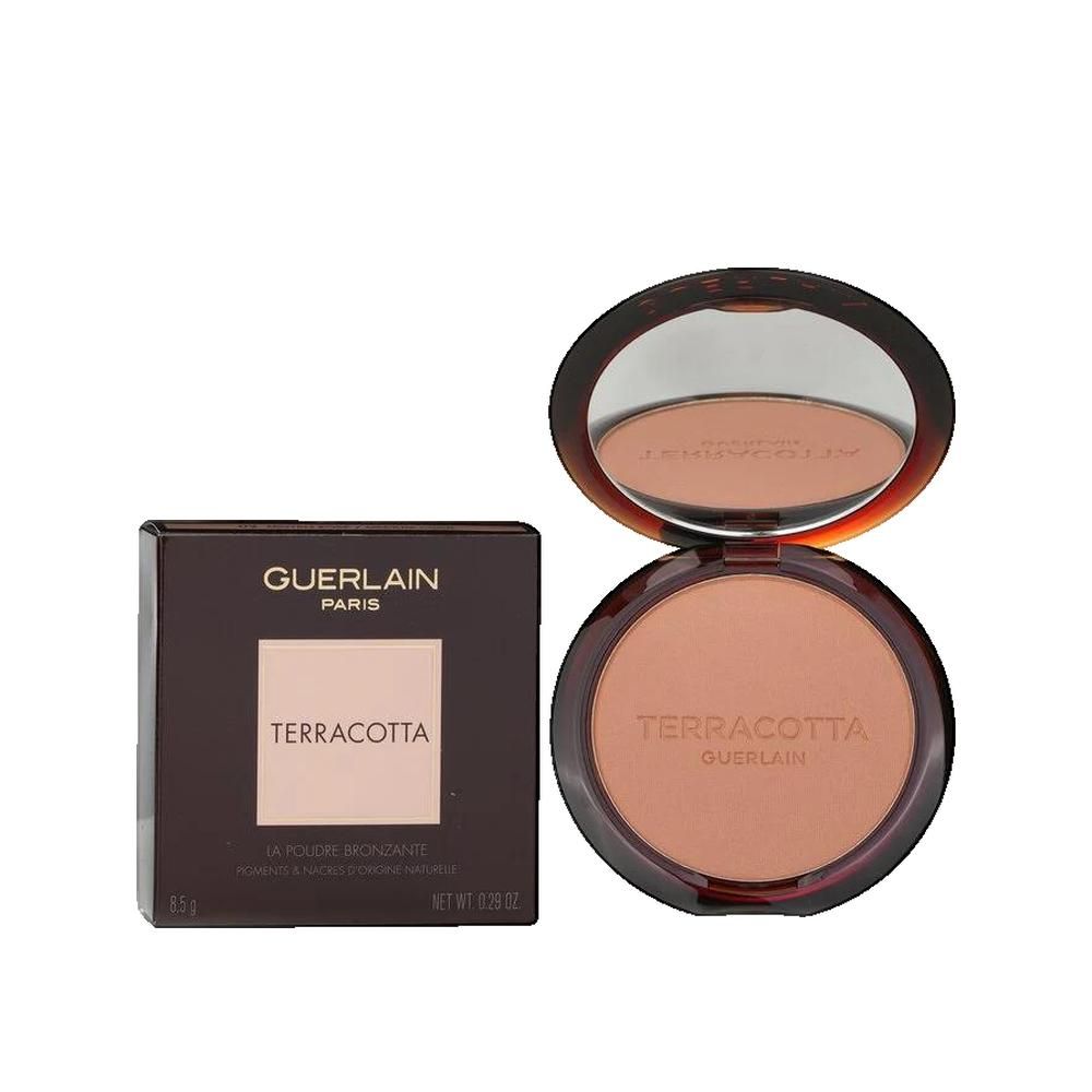 Cipria compatta bronzante con specchio e confezione. Sulla confezione sono presenti le scritte "GUERLAIN" e "TERRACOTTA".