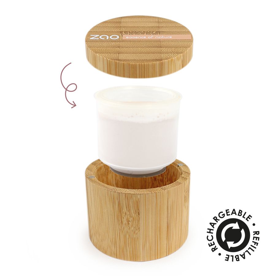 Contenitore di polvere di bambù aperto. Coperchio con testo. Simbolo ricaricabile. Contenitore con polvere bianca sfusa.