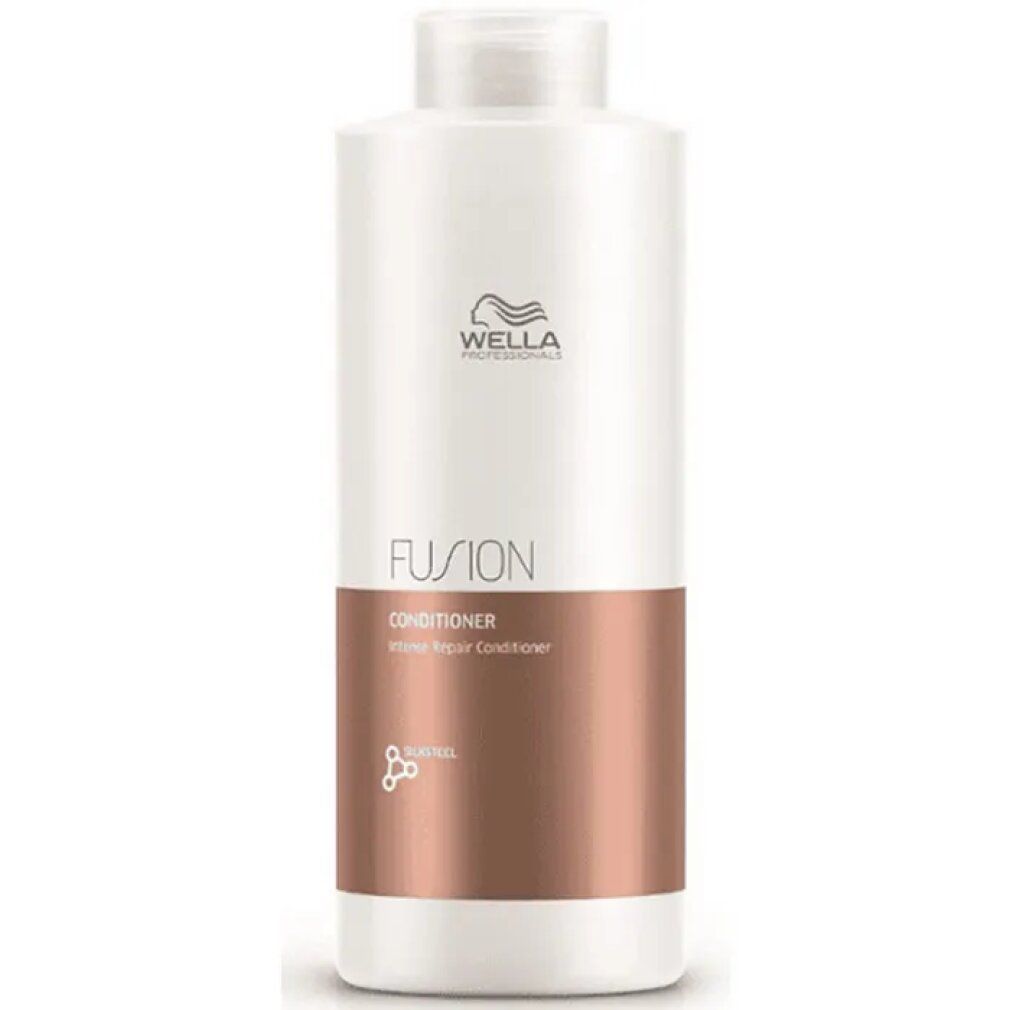 Flacone bianco con logo Wella e scritta FUSION Conditioner. Striscia marrone con testo. Flacone in piedi.