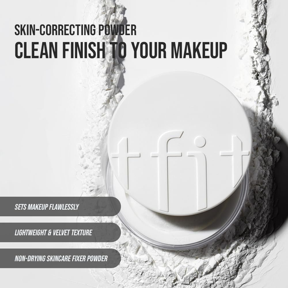 Polvere bianca, contenitore con logo 'tfit' in rilievo. Testo: 'Skin-Correcting Powder...'