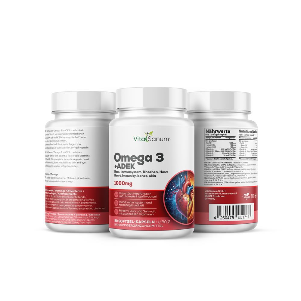 Tre flaconi bianchi VitaSanum Omega 3 + ADEK. Scritta: Omega 3 + ADEK, 1000mg. Illustrazione di un cuore. 90 capsule.