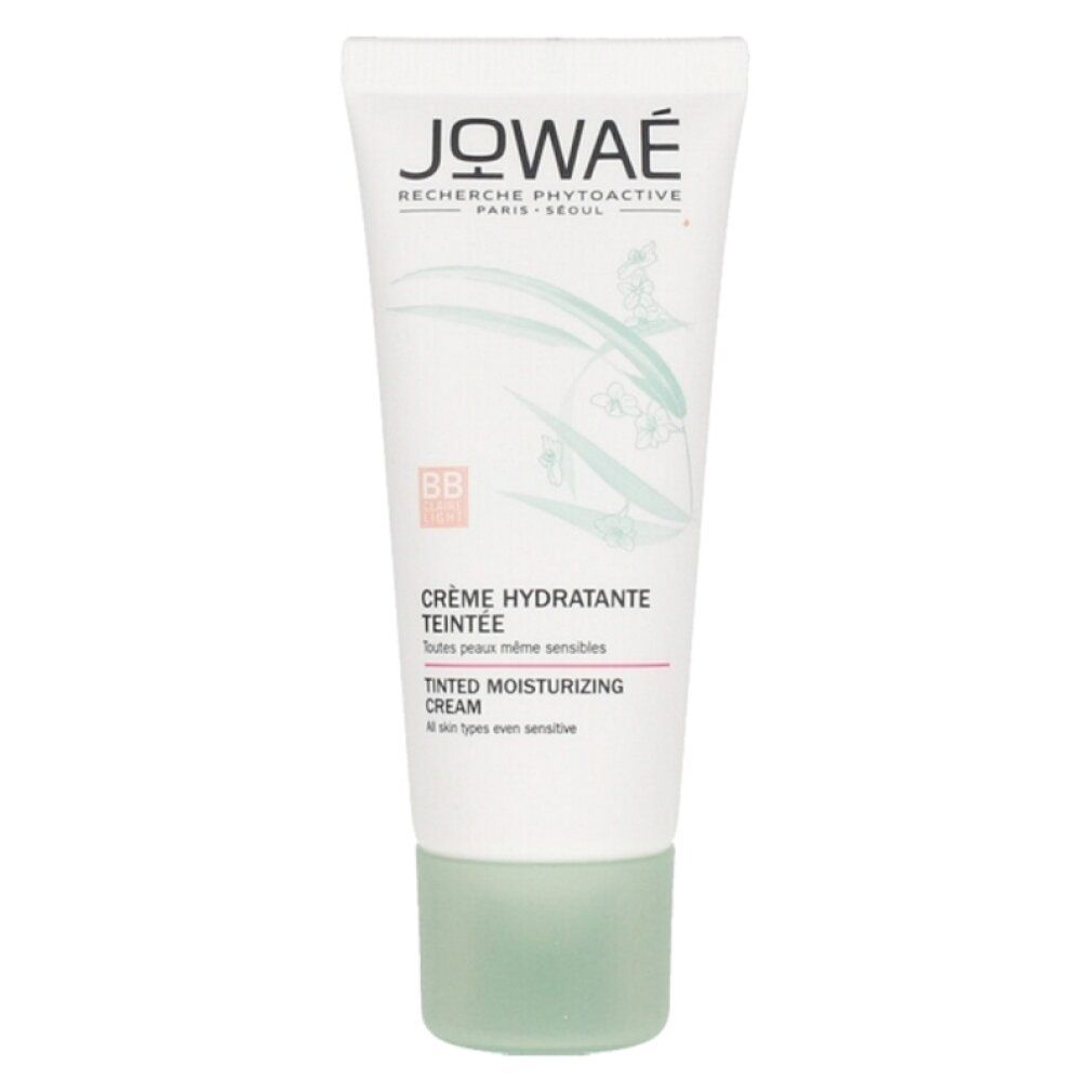 Tubo bianco con tappo verde. Scritta: JOWAE, Crème Hydratante Teintée, Tinted Moisturizing Cream.