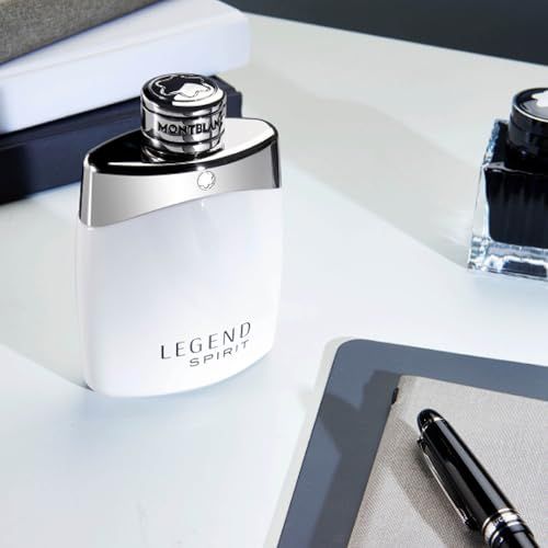 Flacone bianco Legend Spirit con tappo argentato. Posizionato su un tavolo con penna, blocco note e calamaio.