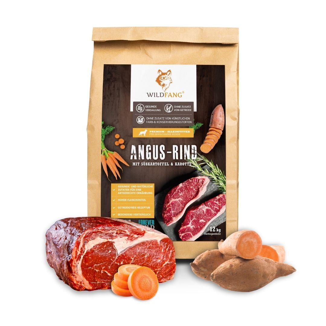 Confezione di cibo per cani. Testo: Angus-Rind con patate dolci e carote. Marchio: WILDFANG. Manzo, patate dolci e carote.