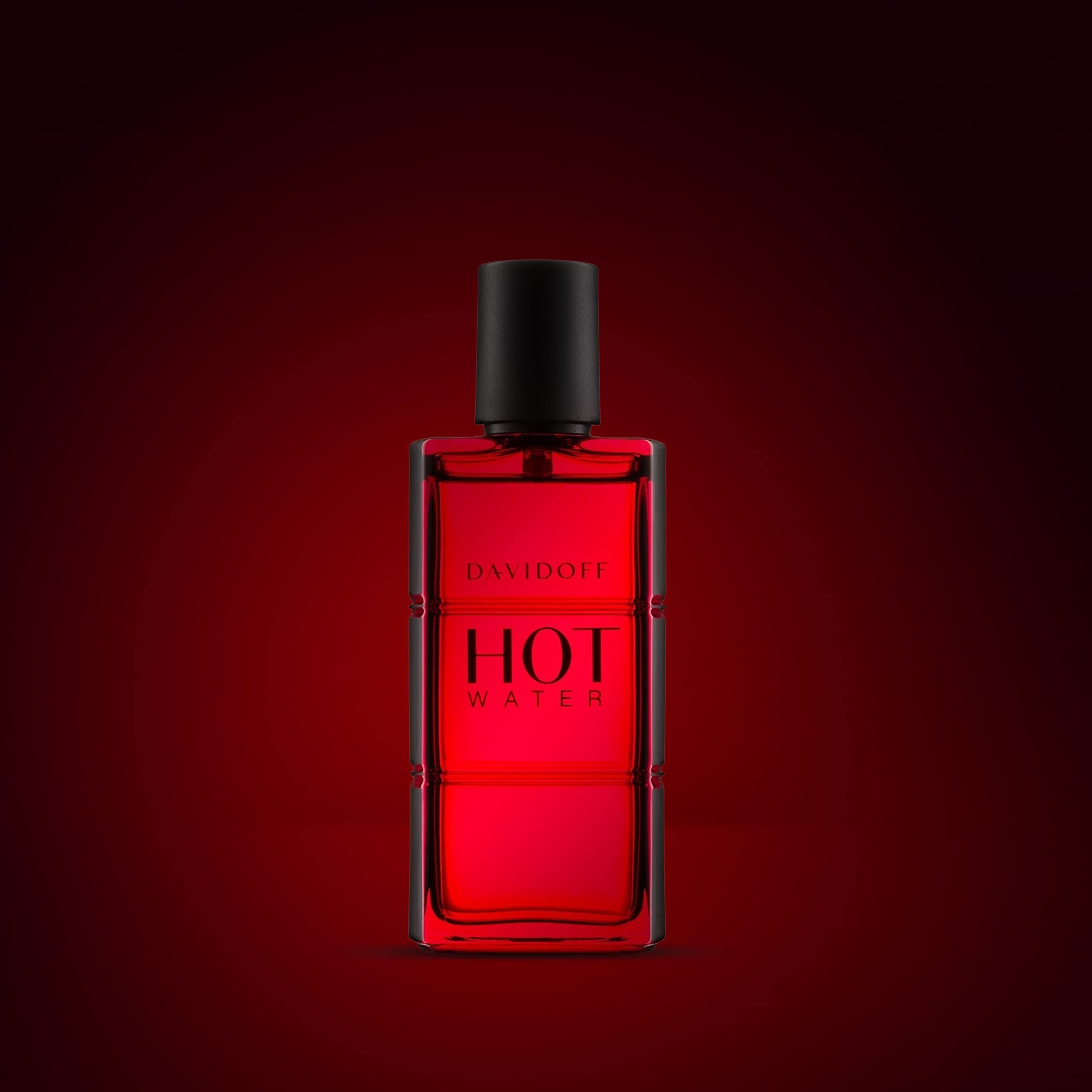 Davidoff Hot Water Eau de Toilette Spray, flacone rosso con vaporizzatore nero. Scritta nera su sfondo rosso.