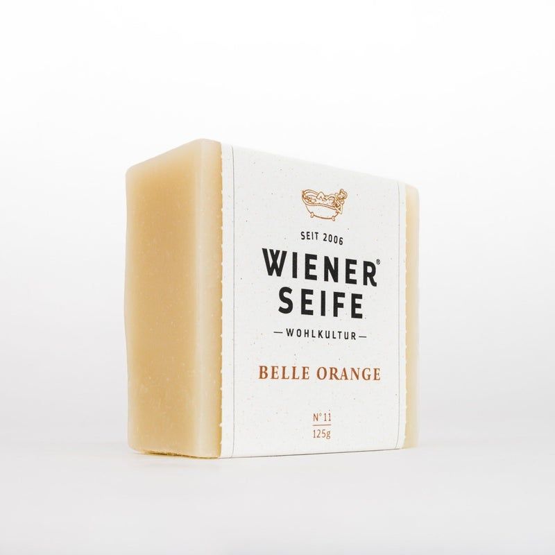 Sapone rettangolare con fascia di carta. Scritta: Wiener Seife Belle Orange N°11. Peso: 125g.