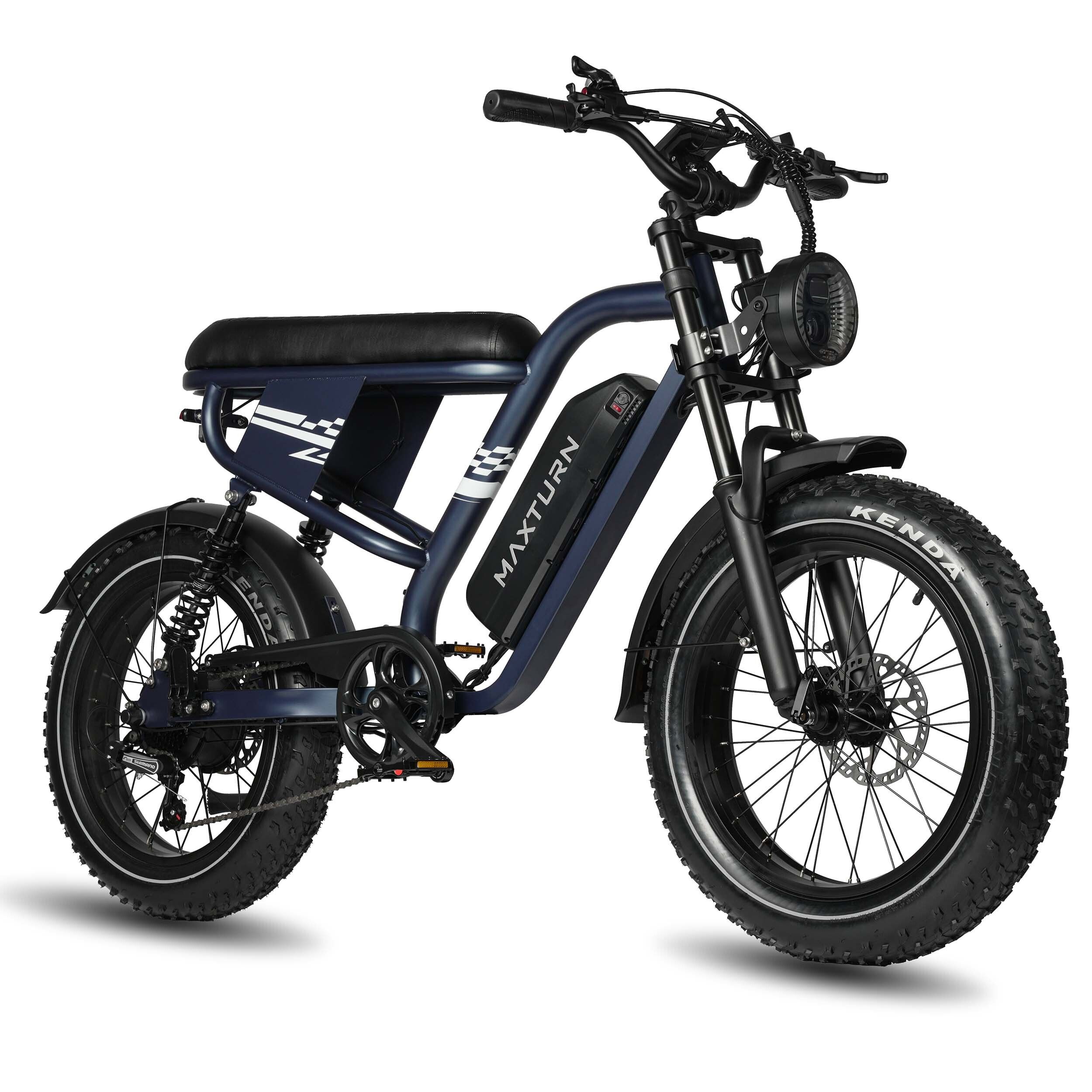 Mountain bike elettrica blu. Pneumatici, sella e parafanghi neri. Batteria con logo MAXTURN. Vista frontale.