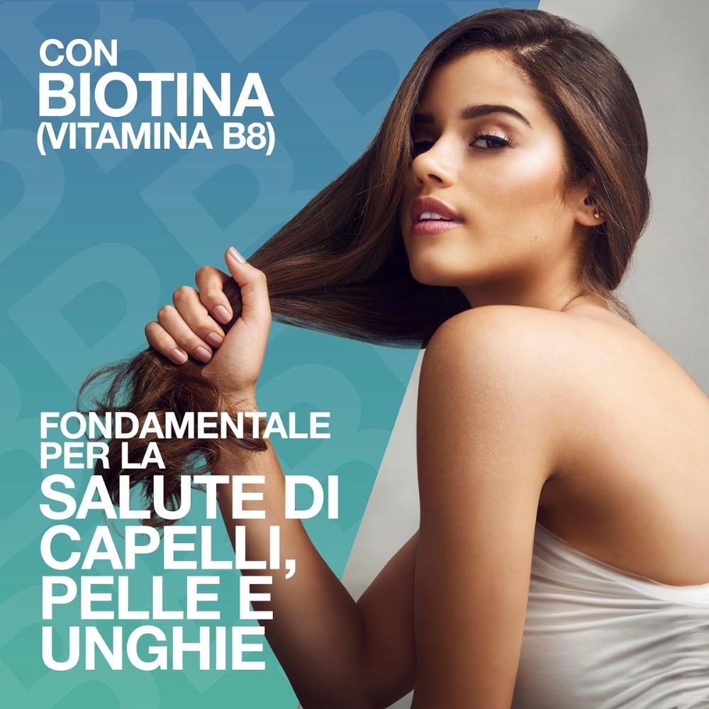 Giovane donna con capelli lunghi. Testo sulla biotina (vitamina B8) e la salute di capelli, pelle e unghie.
