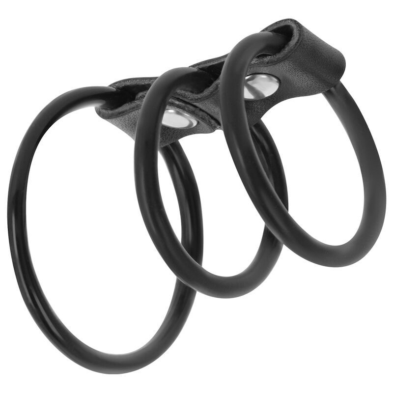Tre anelli per pene neri e flessibili in silicone, collegati da una fascia in pelle con bottoni a pressione.
