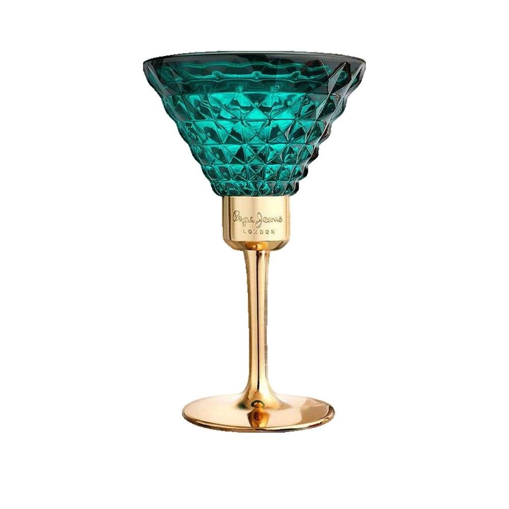 Flacone verde a forma di bicchiere da cocktail, stelo dorato. Scritta "Pepe Jeans London" sullo stelo.