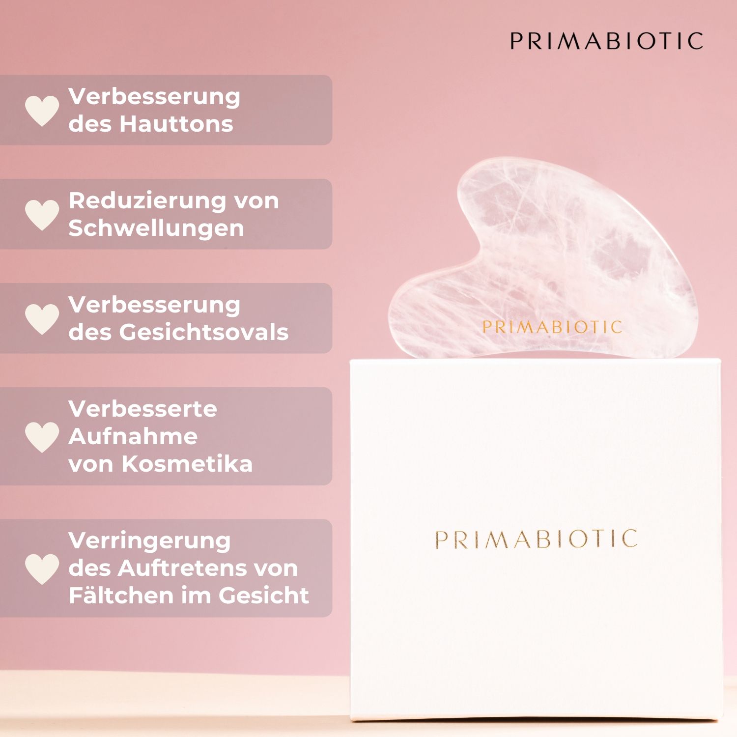 Pietra Gua Sha in quarzo rosa. Su sfondo rosa con testo sui benefici. Confezione bianca con logo.