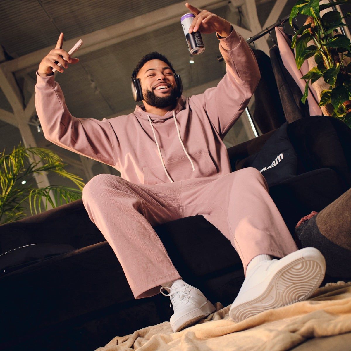 GymBeam Felpa uomo oversize con cappuccio e tasca frontale Aura Roux