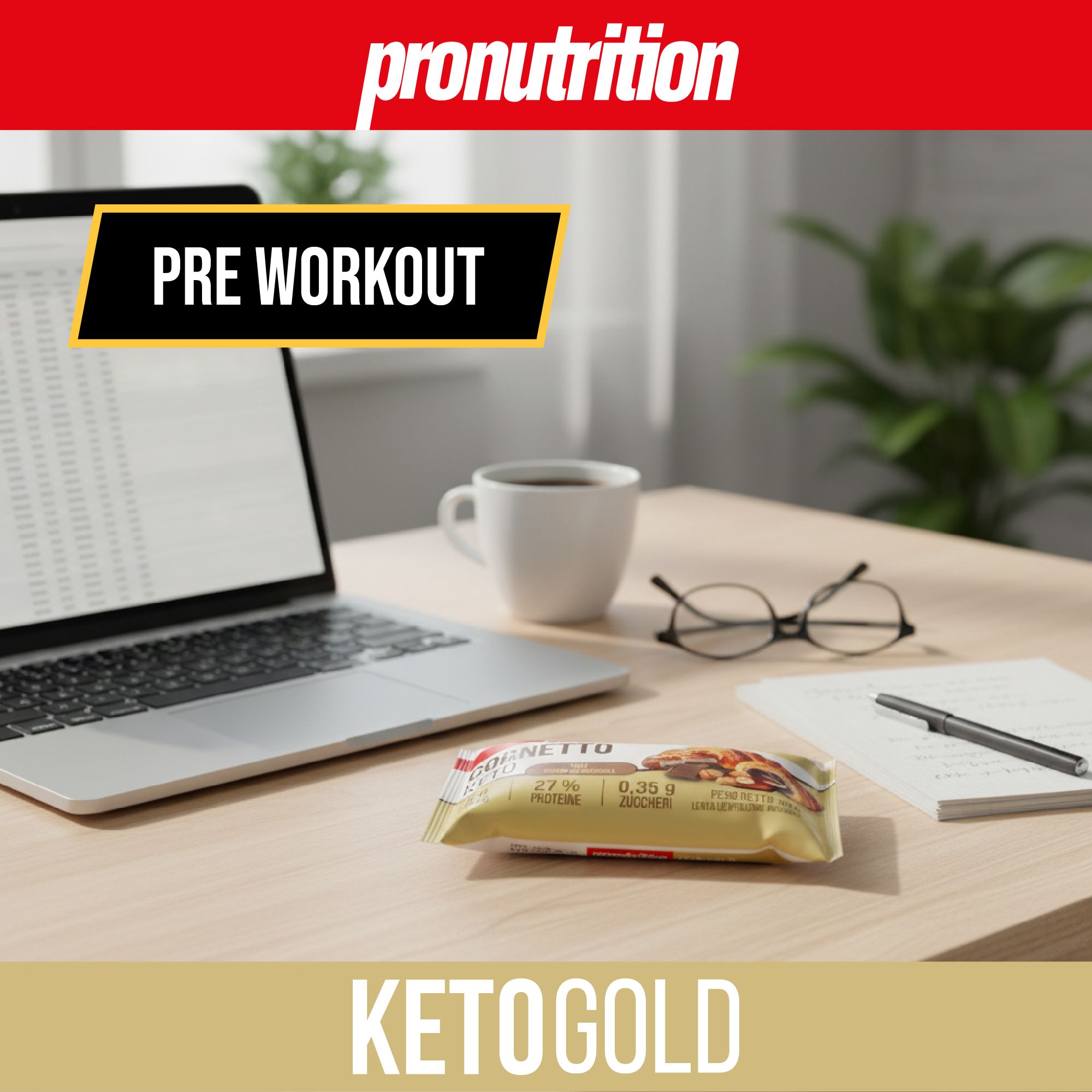 Confezione Cornetto Keto su scrivania con laptop, tazza e occhiali. Testo: PRE WORKOUT, KETOGOLD.