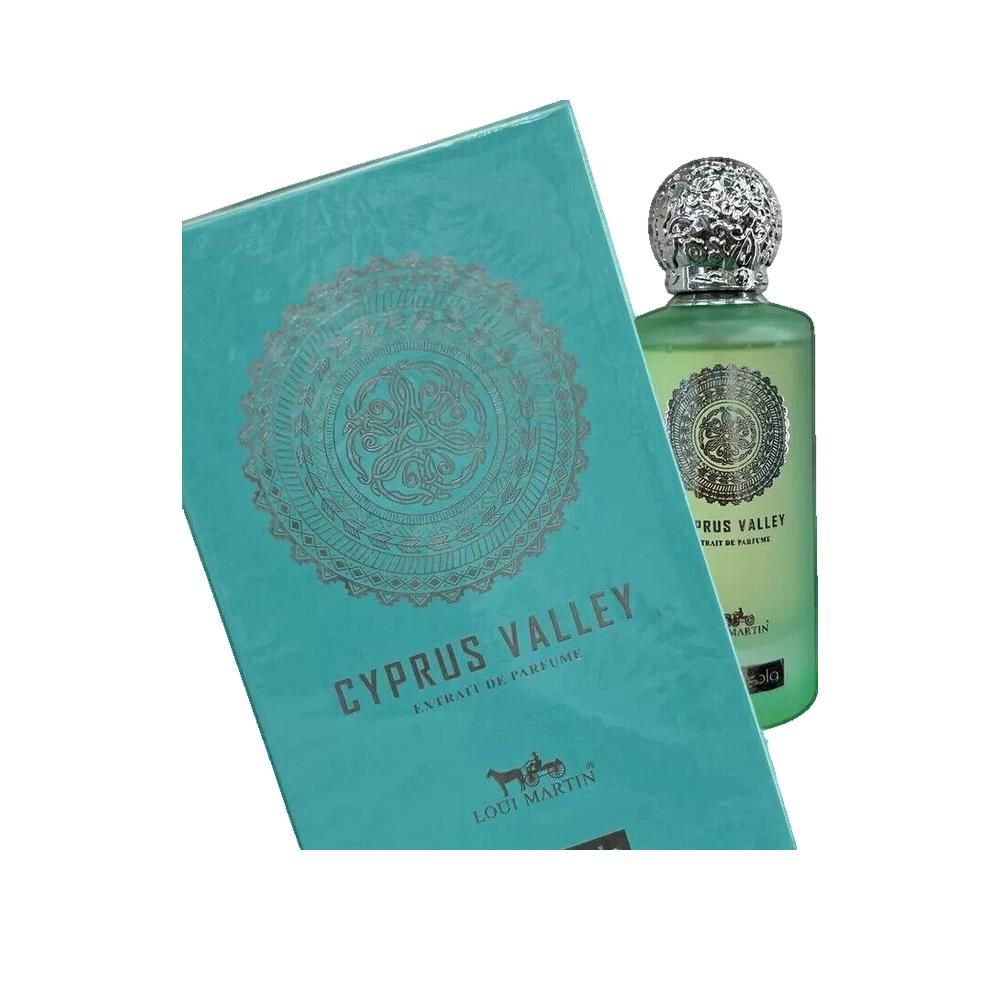 Scatola e flacone turchese. Scritta: Cyprus Valley, Extrait de Parfum, Loui Martin. Flacone con tappo argentato.