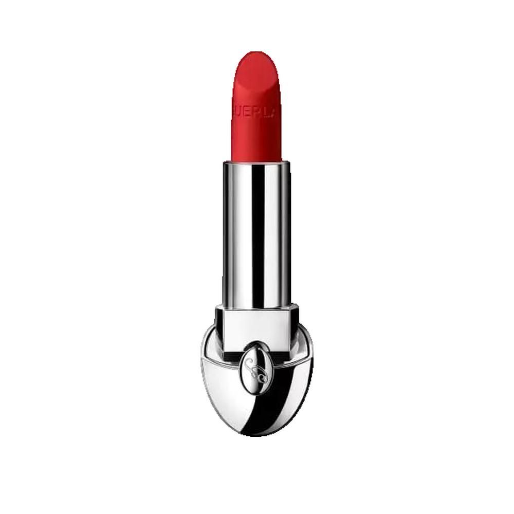 Rossetto rosso in astuccio argentato. Sul rossetto è scritto "GUERLAIN".