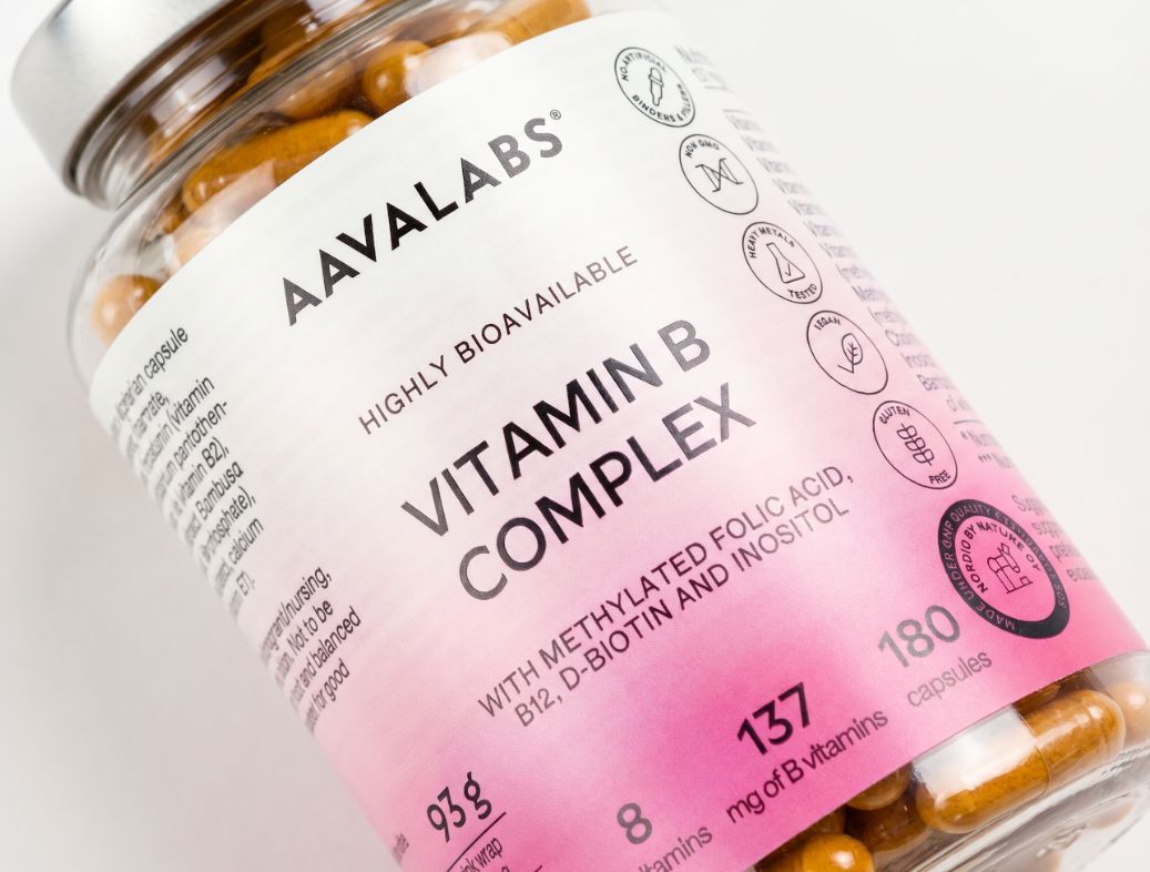 Primo piano del flacone Aavalabs Vitamin B Komplex.