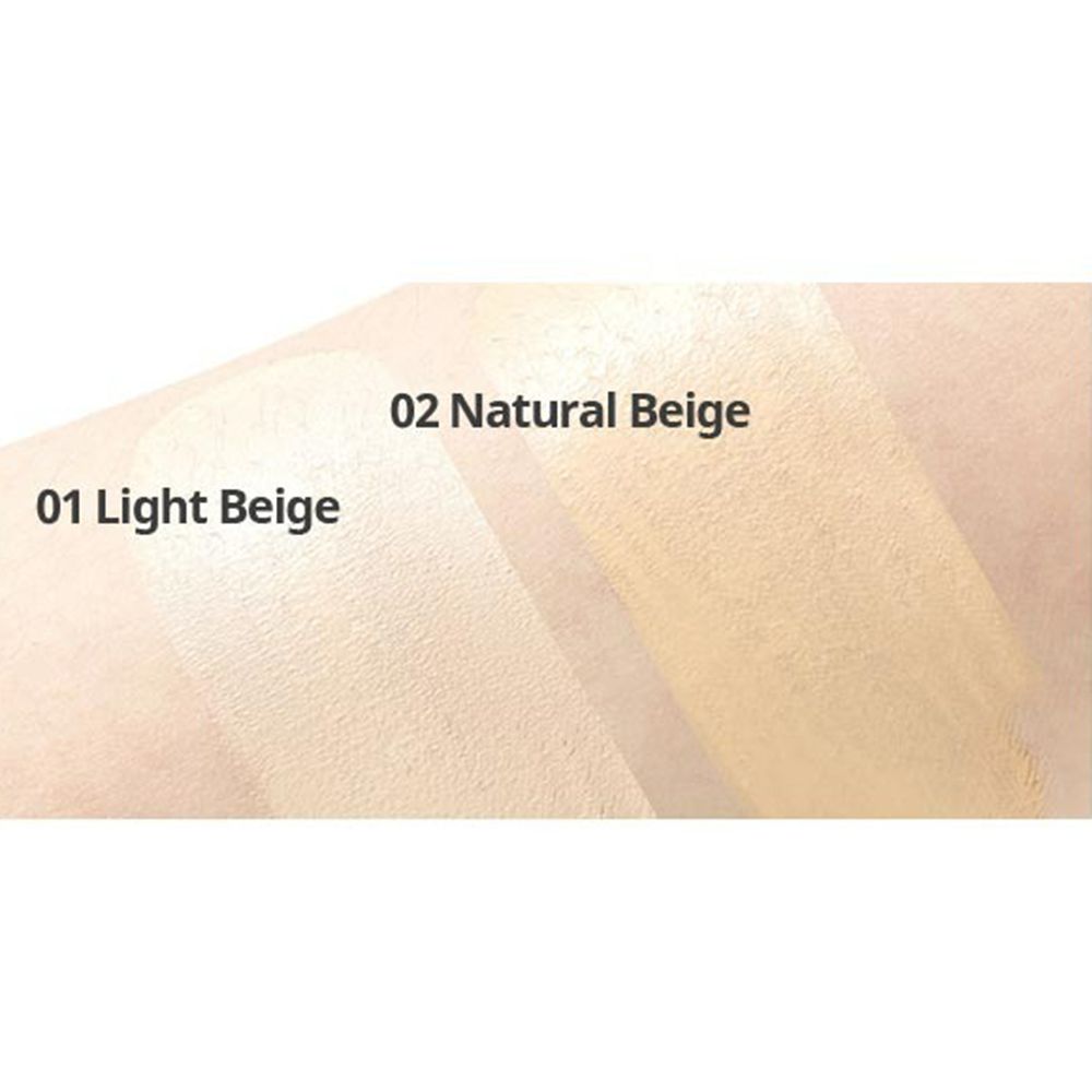 Due colori di trucco sulla pelle. 01 Light Beige e 02 Natural Beige. Testo sulla pelle.