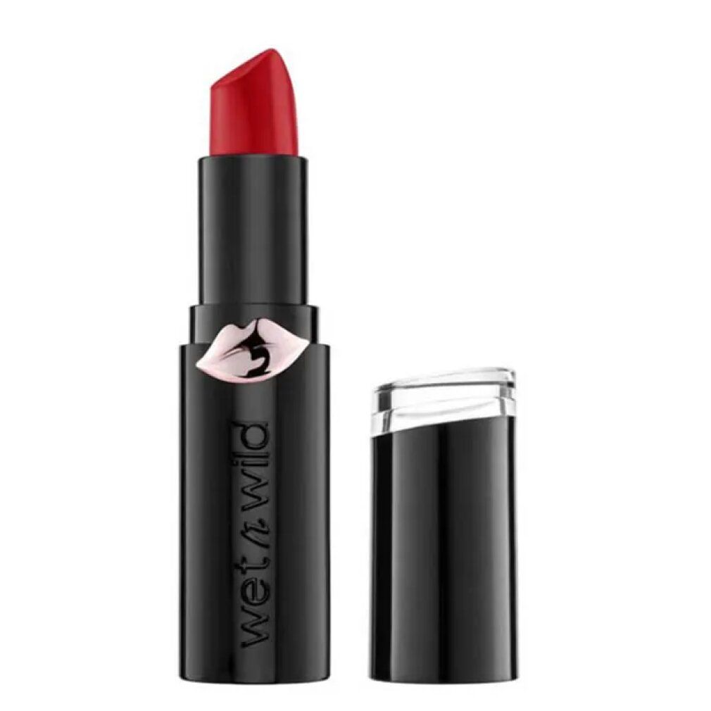Rossetto rosso in astuccio nero. Marchio Wet n Wild. Tappo aperto accanto.
