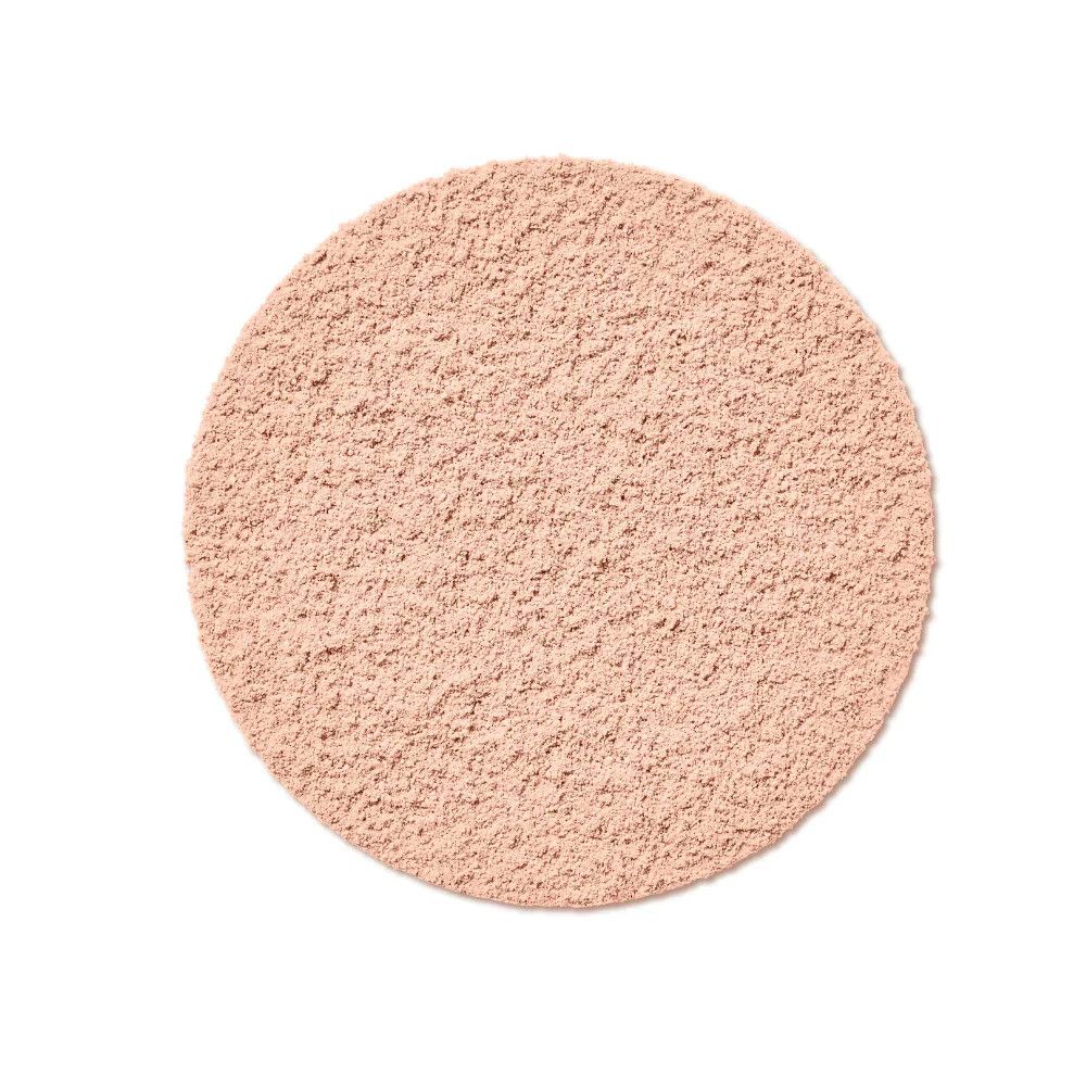 Superficie di polvere beige rotonda. Texture fine. Su sfondo bianco.