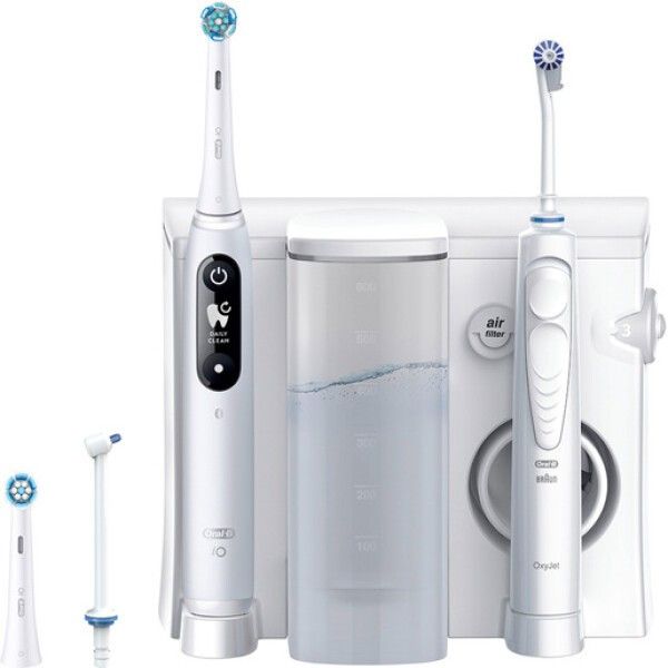 Oral-B Munddusche OxyJet + iO 6 bianca. Doccia orale, due spazzolini, serbatoio dell'acqua. Scritta: Oral-B, iO, OxyJet. Accessori: testine.