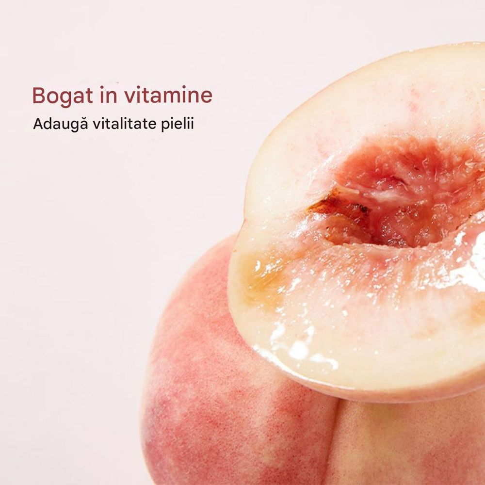 Primo piano di metà pesca. Testo: Ricco di vitamine, Aggiunge vitalità alla pelle.