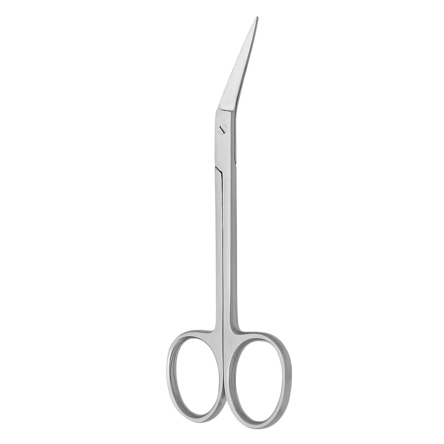 Forbici per unghie, lama angolata, acciaio inox. Anelli tondi per le dita. Dettaglio, luce chiara.