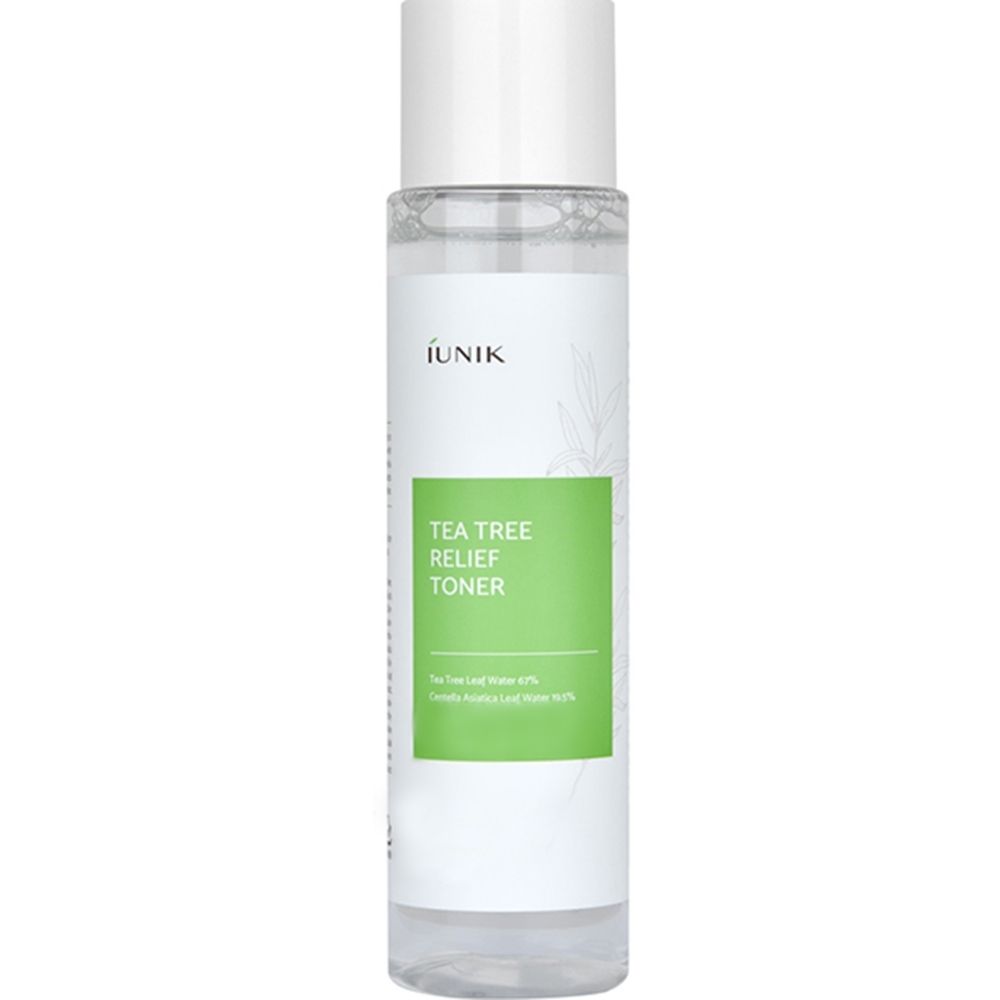 Flacone di toner trasparente con tappo bianco ed etichetta verde. Testo: iUNIK, Tea Tree Relief Toner.
