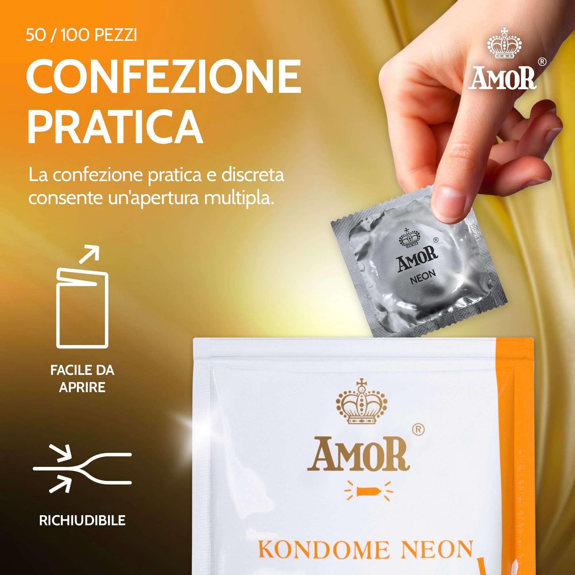 Mano apre un preservativo AMOR Neon confezionato singolarmente da una busta richiudibile.