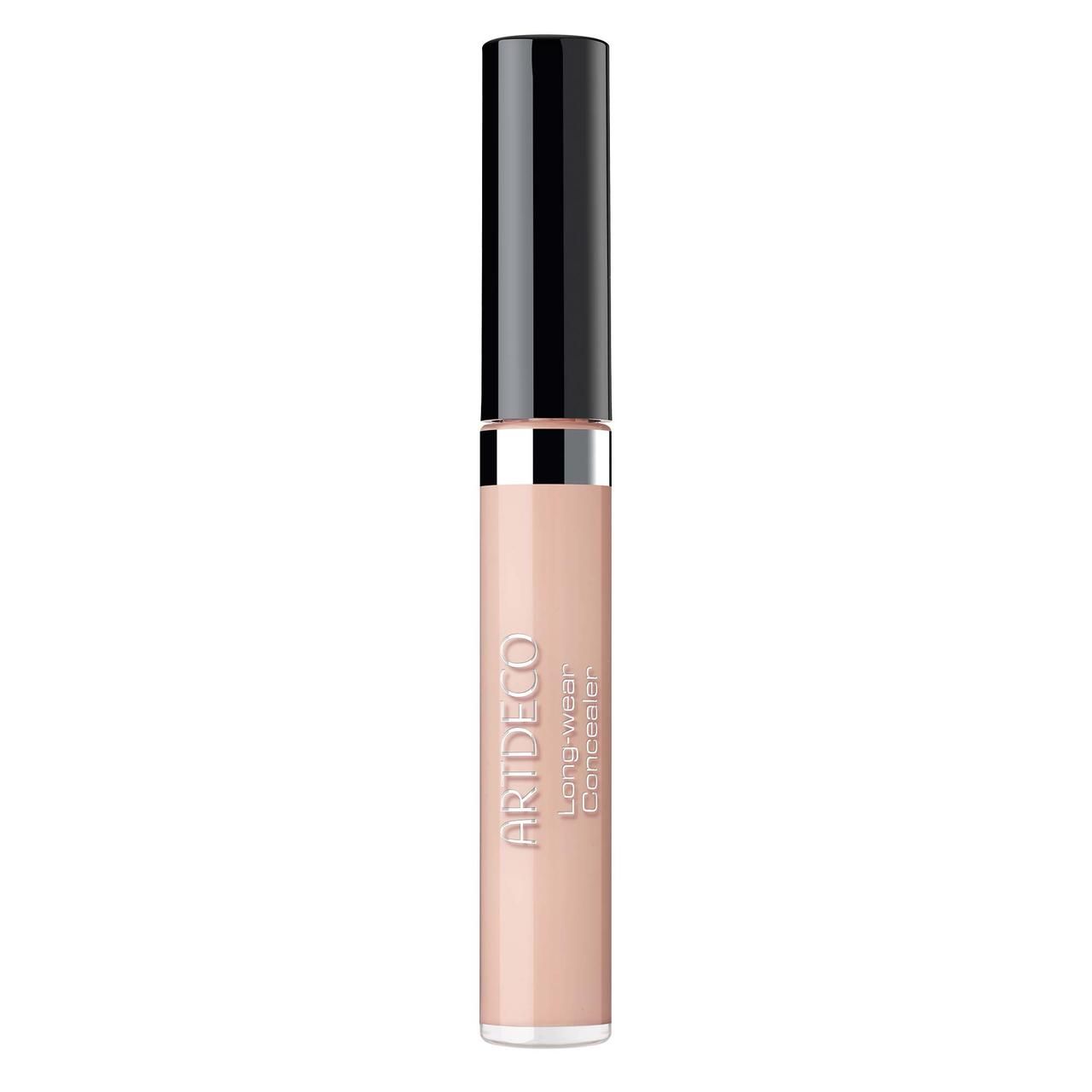 Tubo di correttore con tappo nero. Scritta: Artdeco Long-Wear Concealer.