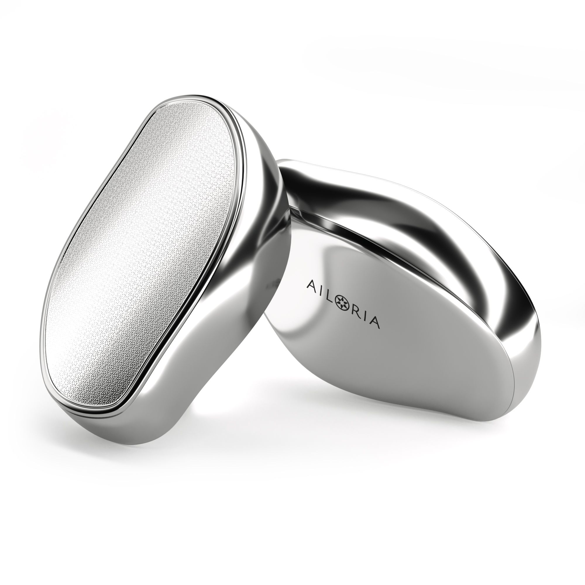 Due esfolianti per piedi argentati. Forma ovale con superficie strutturata. Scritta AILORIA.