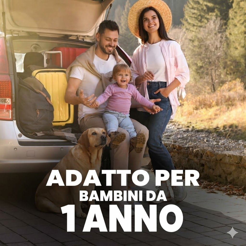 Adatto per bambini da 1 anno. Famiglia con bambino e cane davanti a un'auto.