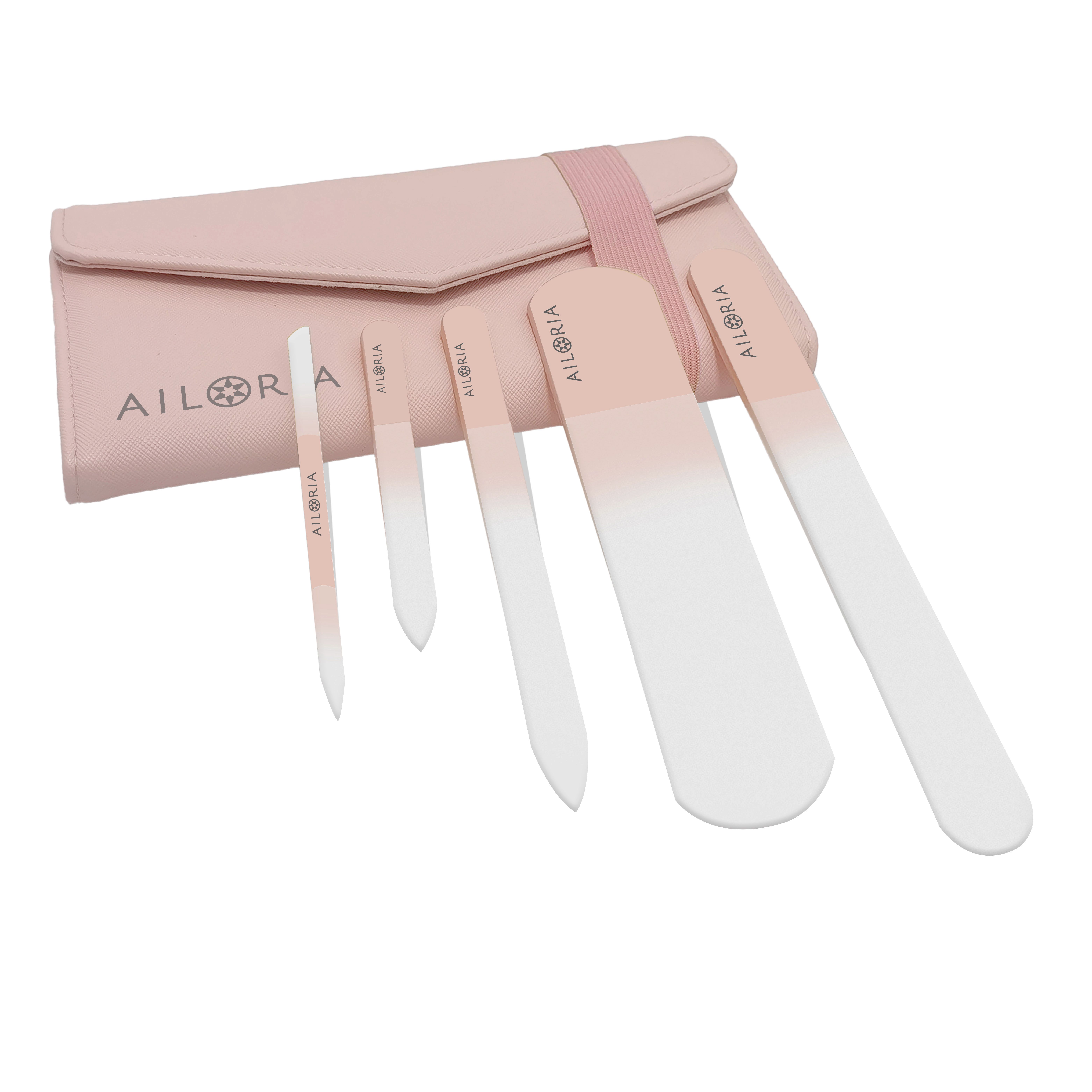Set di cinque lime per unghie e custodia. Lime di diverse forme e dimensioni. Custodia in similpelle rosa con elastico.
