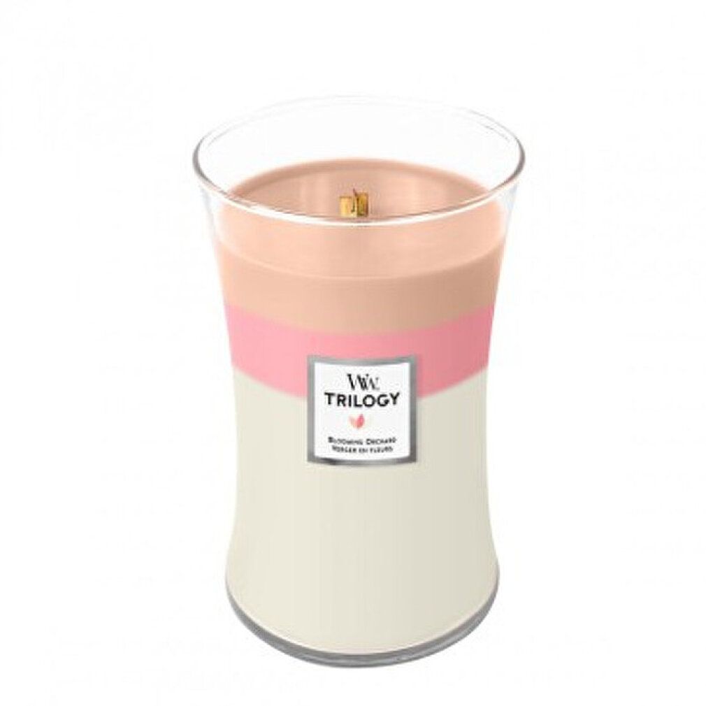 Candela profumata a tre strati con stoppino in legno. Strati: rosa, bianco. Contenitore in vetro. Etichetta con logo e nome.