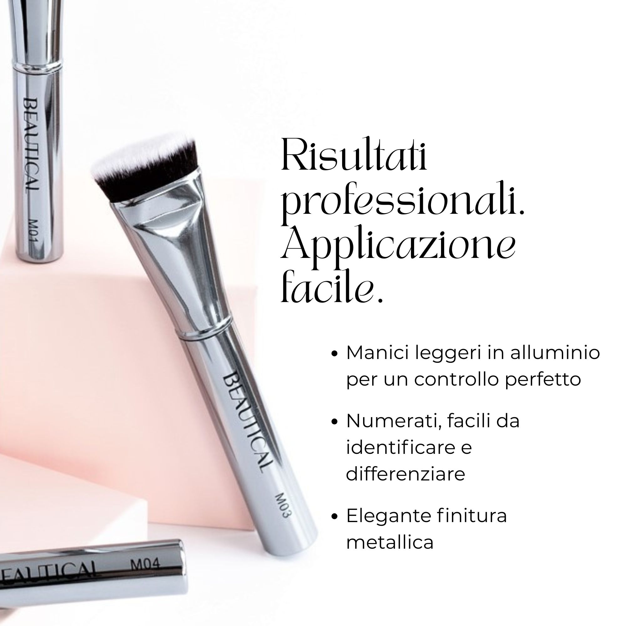 Set di pennelli con custodia argentata. Il marchio BEAUTICAL è visibile. Su sfondo rosa.