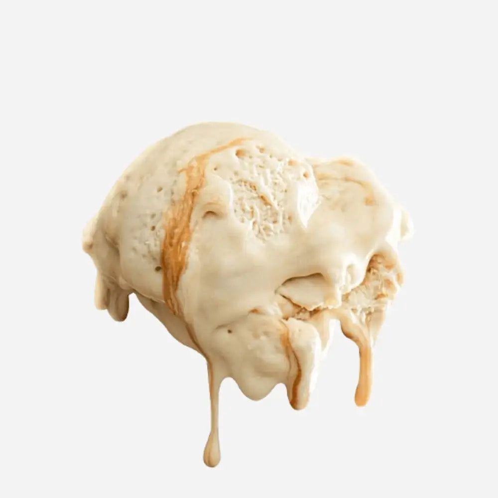 Due palline di gelato, marrone chiaro con striature marroni, che si sciolgono e gocciolano. Su sfondo bianco.