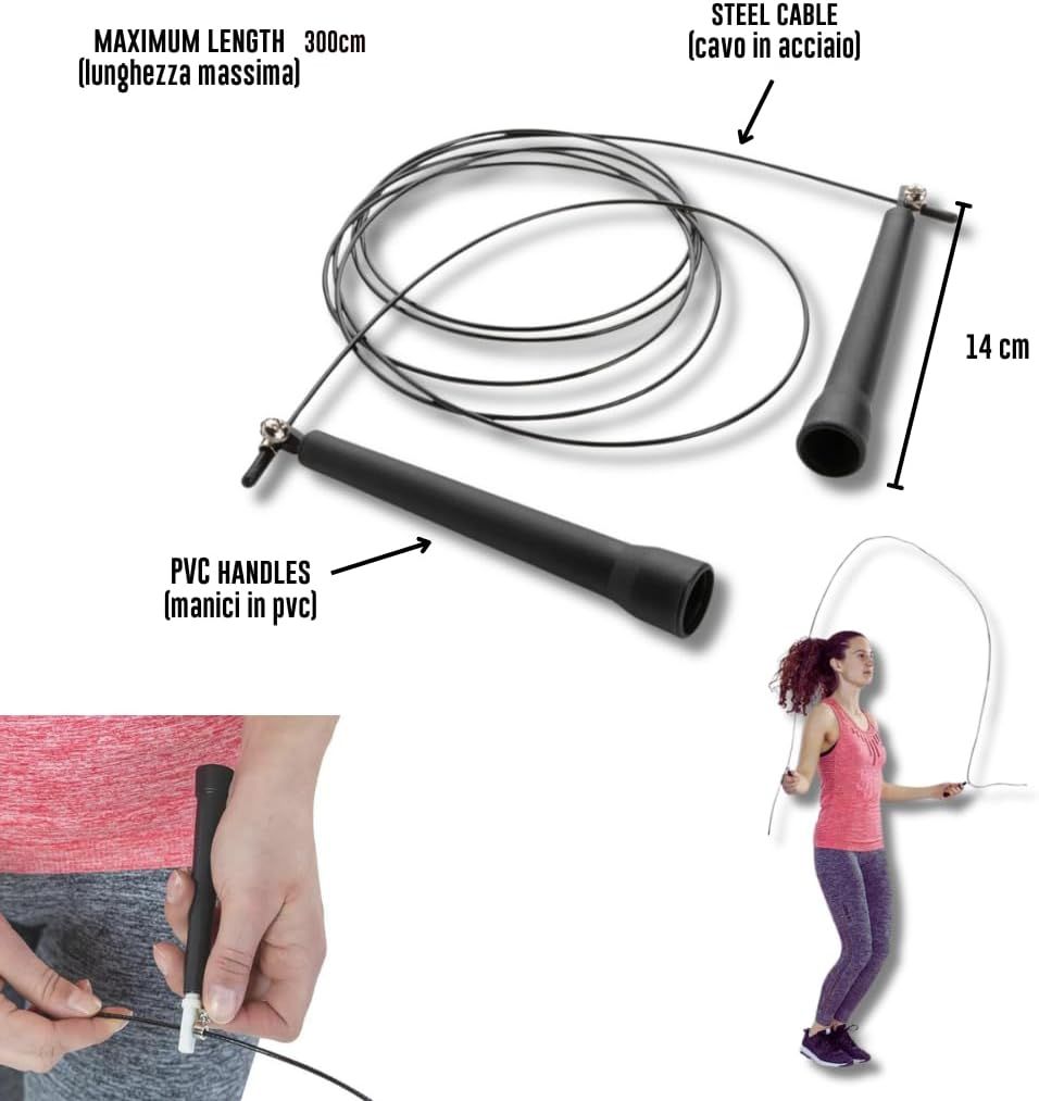Corda per saltare nera con manici in PVC. Testo: 'Maximum length 300cm', 'Steel cable', 'PVC handles'. Una persona salta.