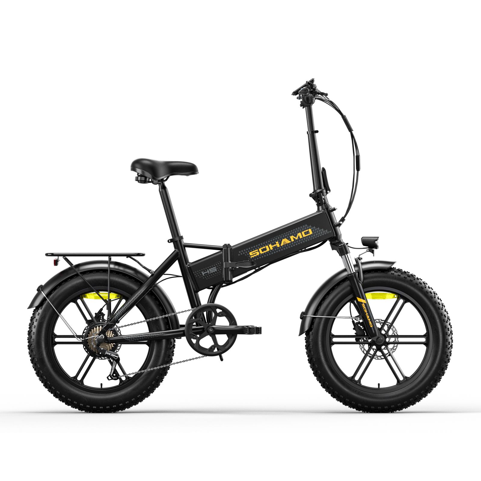 E-bike nera, piegata. Portapacchi, parafanghi e pneumatici larghi.