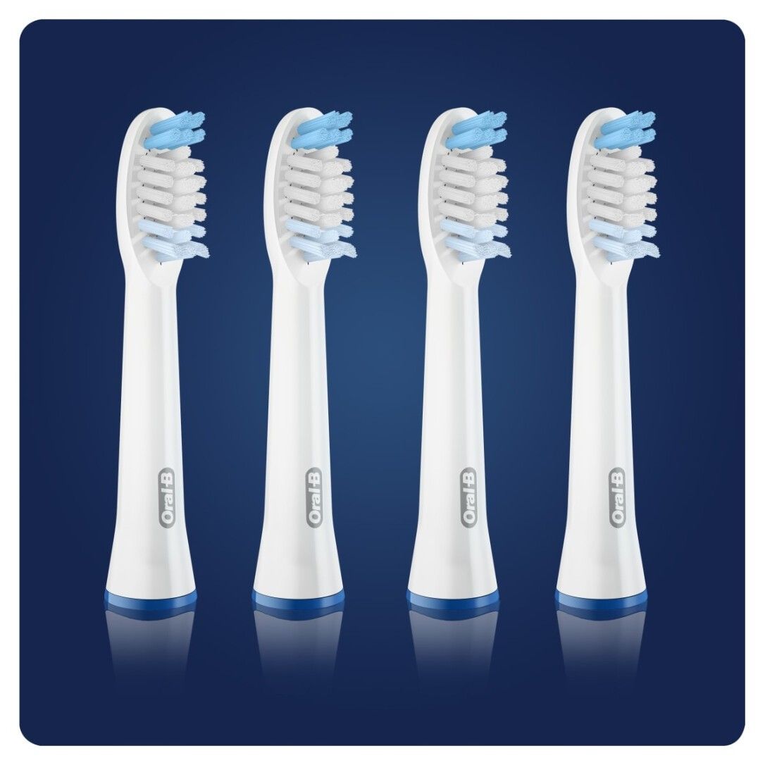 Quattro testine Oral-B Pulsonic Clean. Setole blu e bianche. Su sfondo blu.