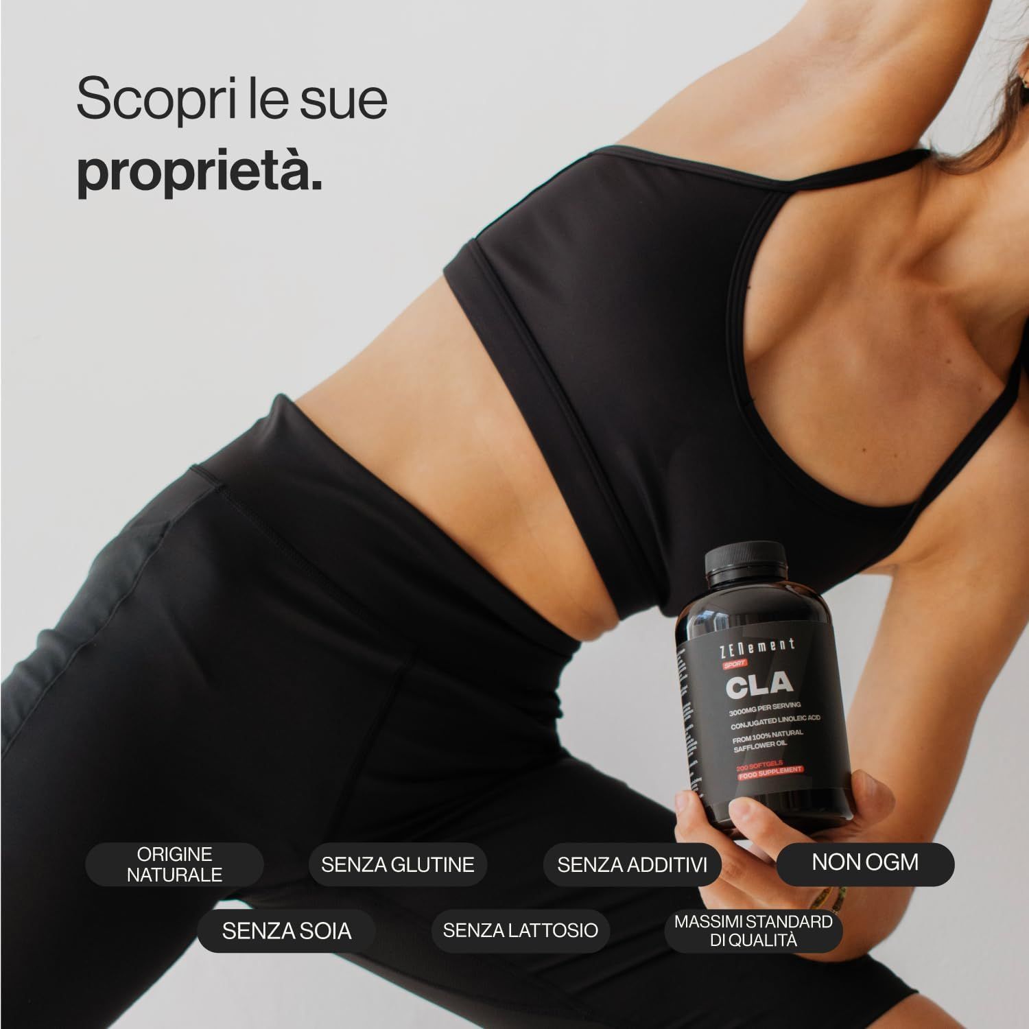 Donna che tiene un flacone di CLA. Scritta: Zenement, CLA. Testo: Senza glutine, senza additivi, senza soia, senza lattosio, senza OGM. Alti standard di qualità.