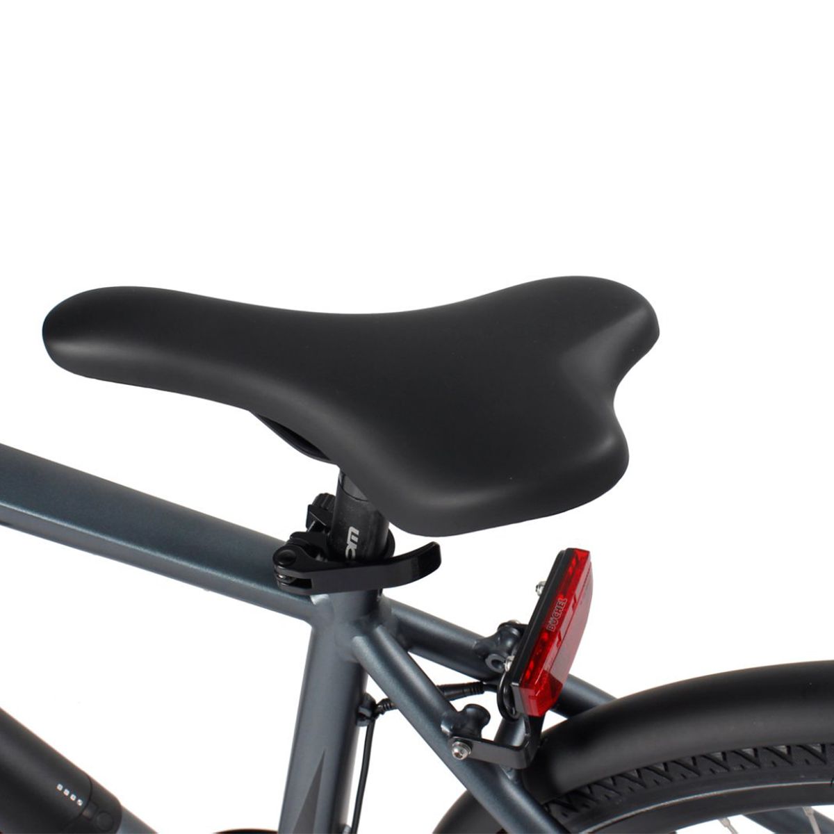 Sella nera e fanale posteriore su una e-bike. Reggisella con logo.