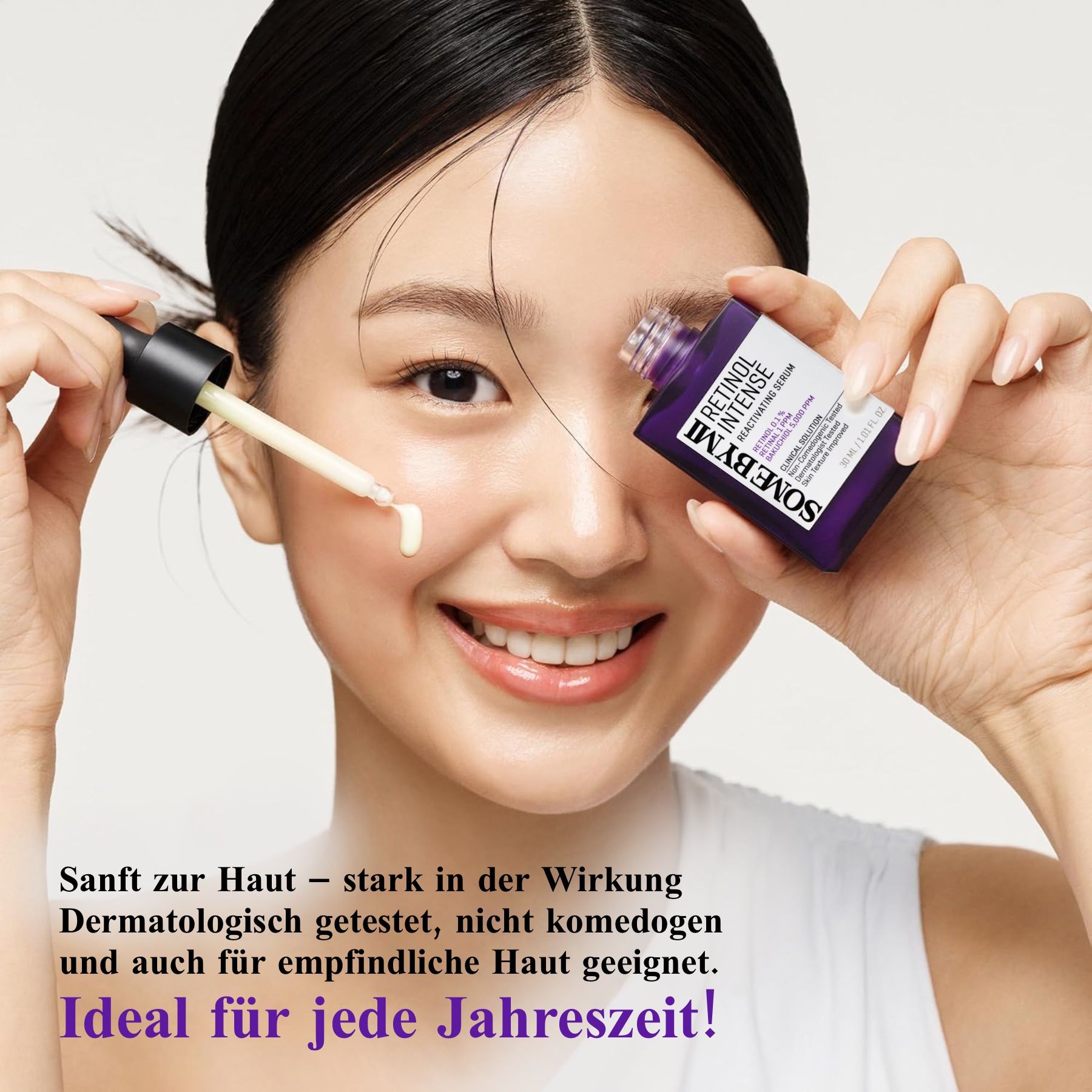 Donna con siero e flacone. Scritta: Retinol Intense Reactivating Serum. Marchio: Some By Mi. Testo sui test dermatologici.