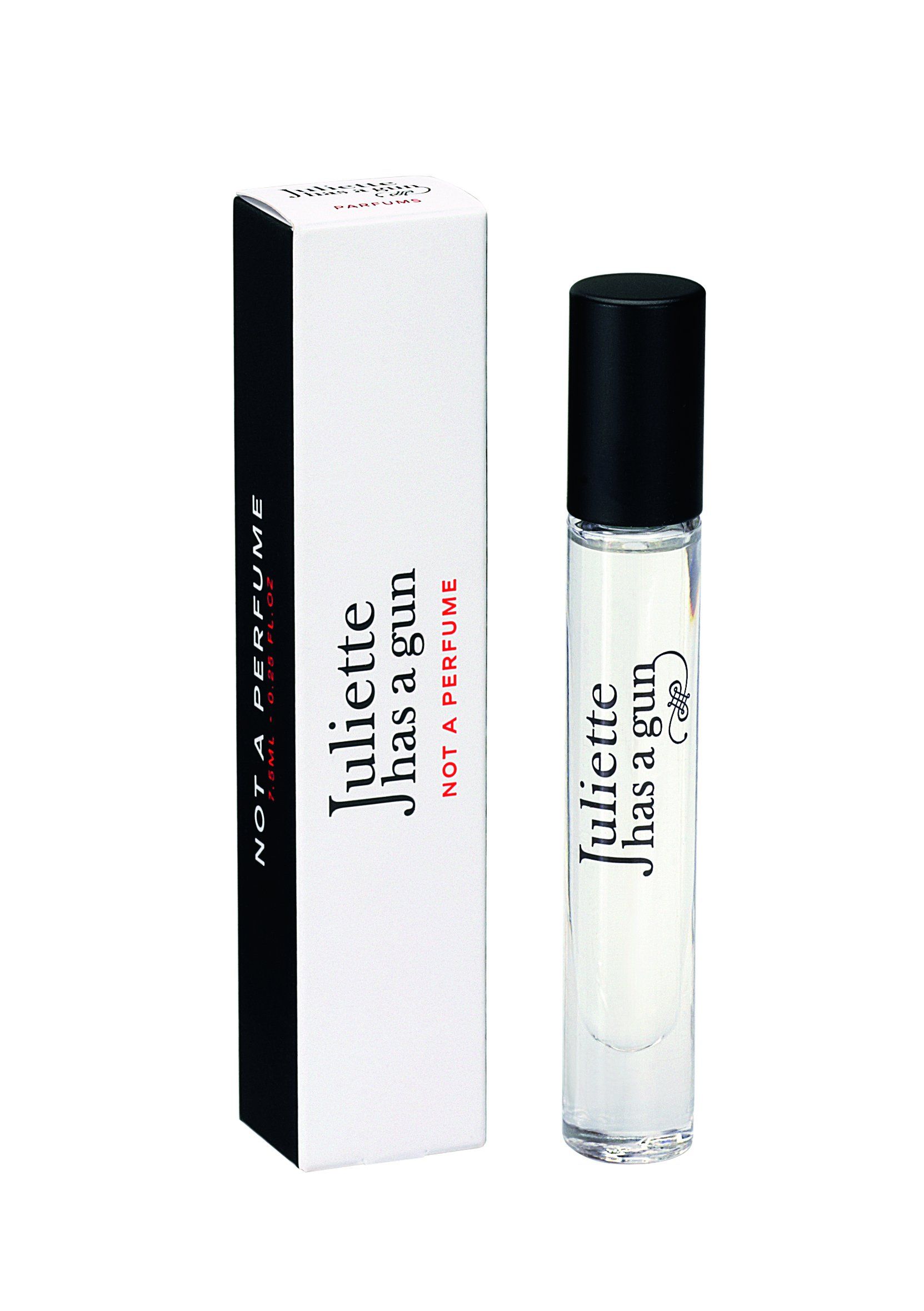 Flacone di profumo e scatola. Flacone con tappo nero, testo bianco. Scatola con testo nero. Marchio: Juliette Has A Gun.