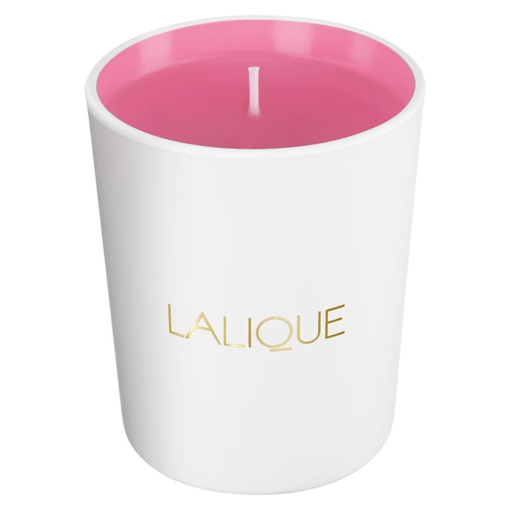 Candela bianca con interno rosa e stoppino. Logo dorato sul bicchiere della candela.